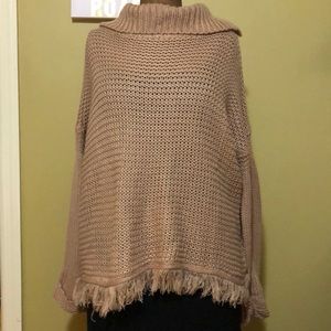Knit sweater with fringe bottom